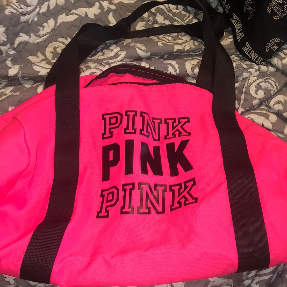 NWOT PINK DUFFLE OVER NIGHT BAG
